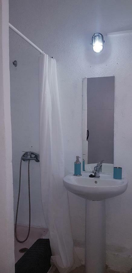 Basic En-Suite Bedroom By The Sea Guinea Buitenkant foto