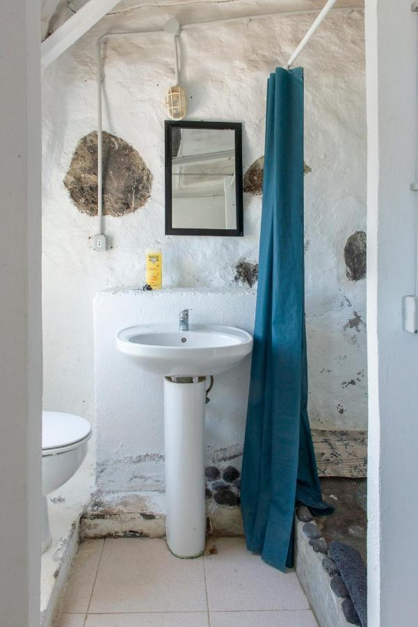 Basic En-Suite Bedroom By The Sea Guinea Buitenkant foto