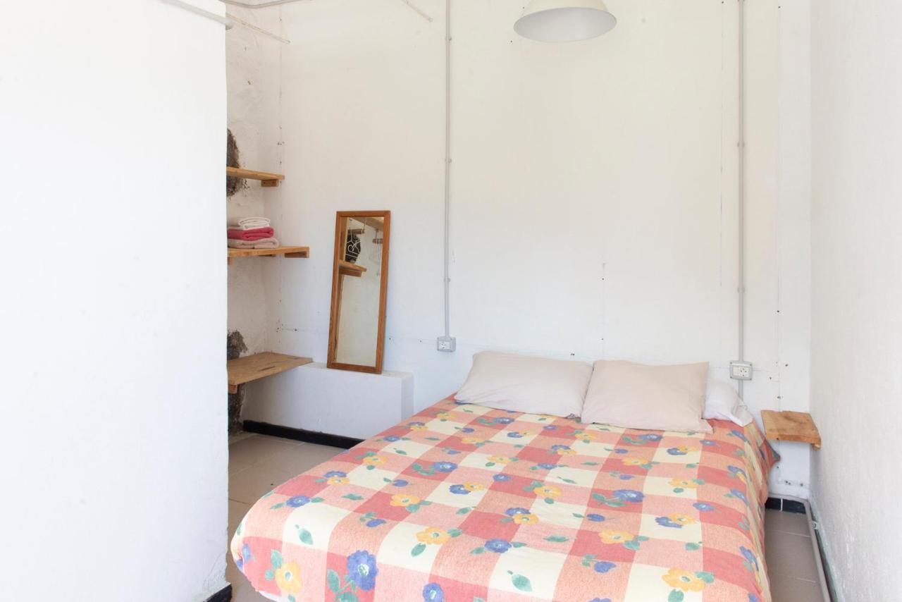 Basic En-Suite Bedroom By The Sea Guinea Buitenkant foto